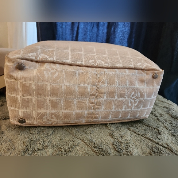 Chanel CC Logo Travel Ligne Tote - Picture 8 of 16